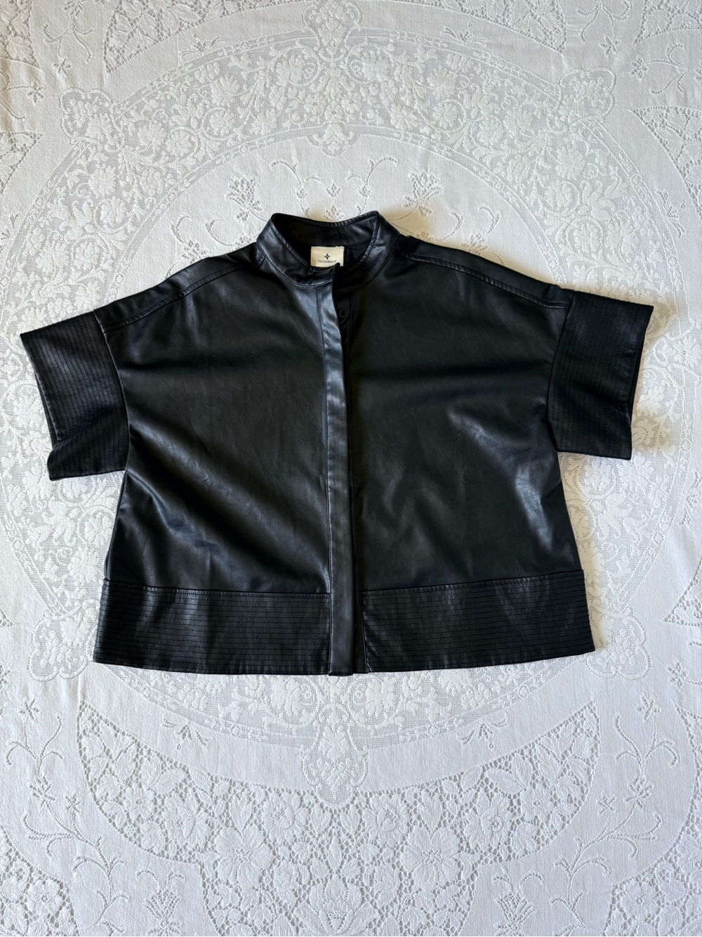 Tuckernuck women’s Black‎ Short Sleeve Shirt Jacket Top Size M Vegan Suede - Picture 4 of 15